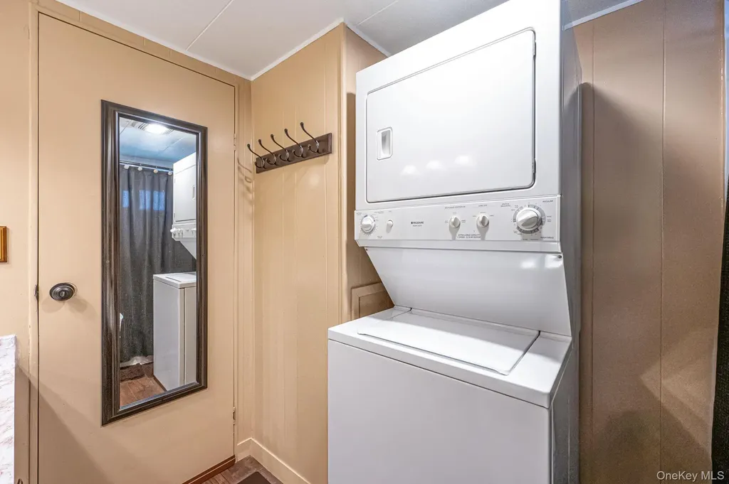 525 Riverleigh Avenue Riverhead NY 11901