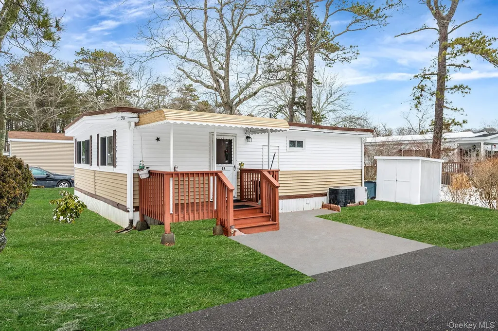 525 Riverleigh Avenue Riverhead NY 11901