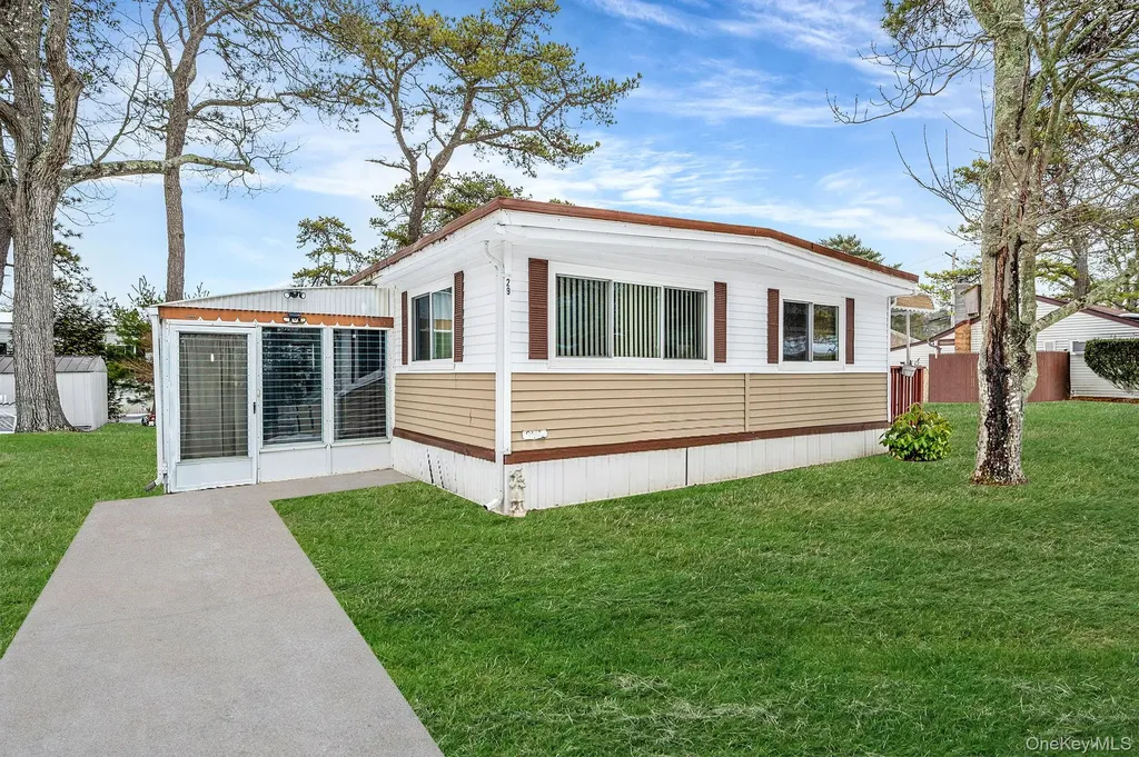525 Riverleigh Avenue Riverhead NY 11901