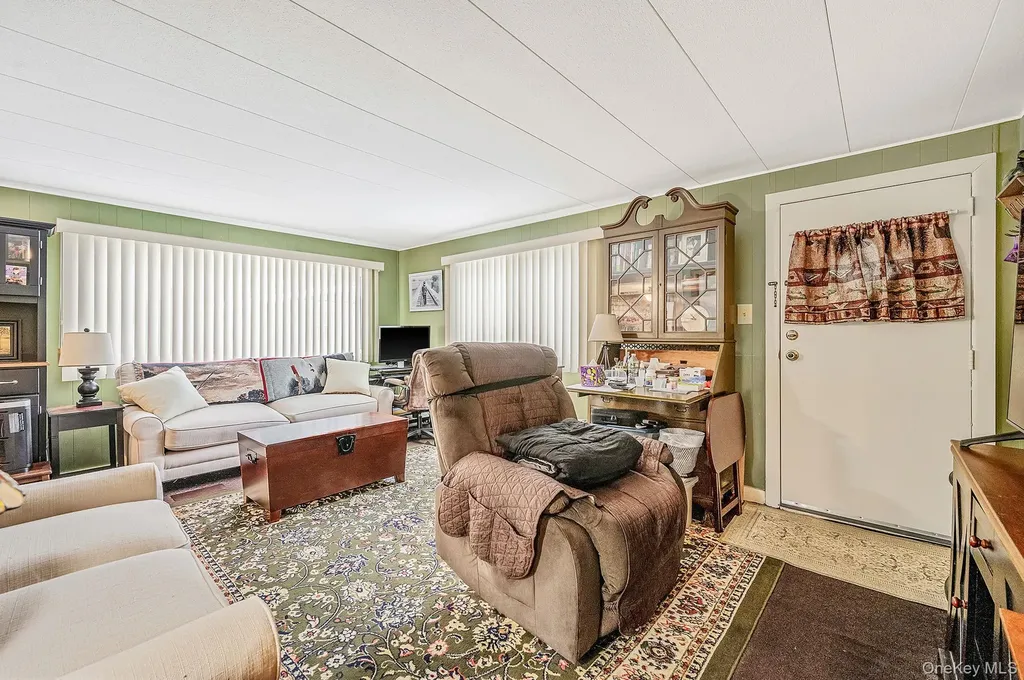 525 Riverleigh Avenue Riverhead NY 11901