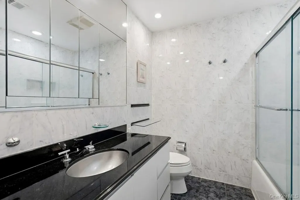 8 Wimbledon Court Jericho NY 11753