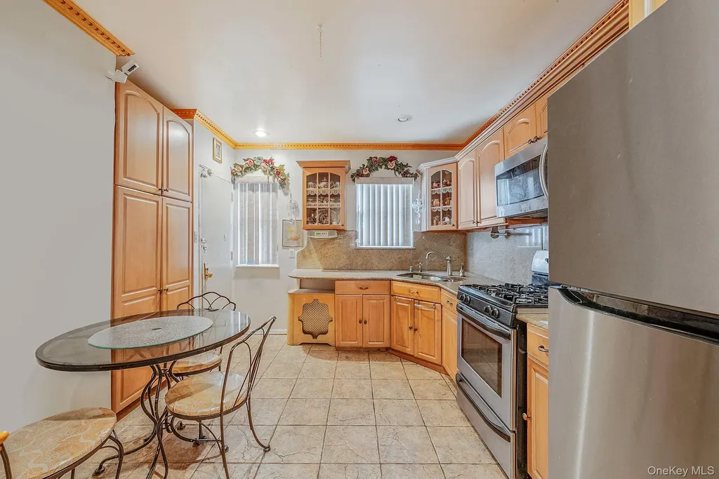 559 E 28th Street Brooklyn NY 11210