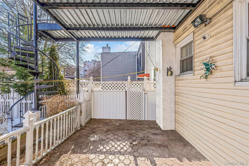 559 E 28th Street Brooklyn NY 11210