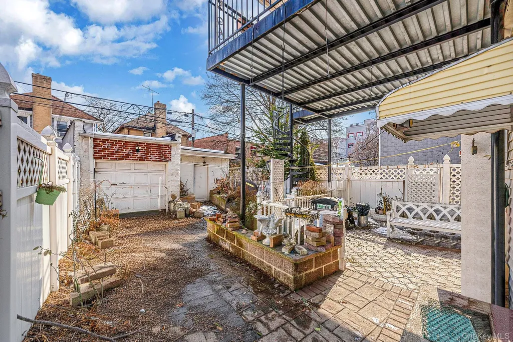 559 E 28th Street Brooklyn NY 11210