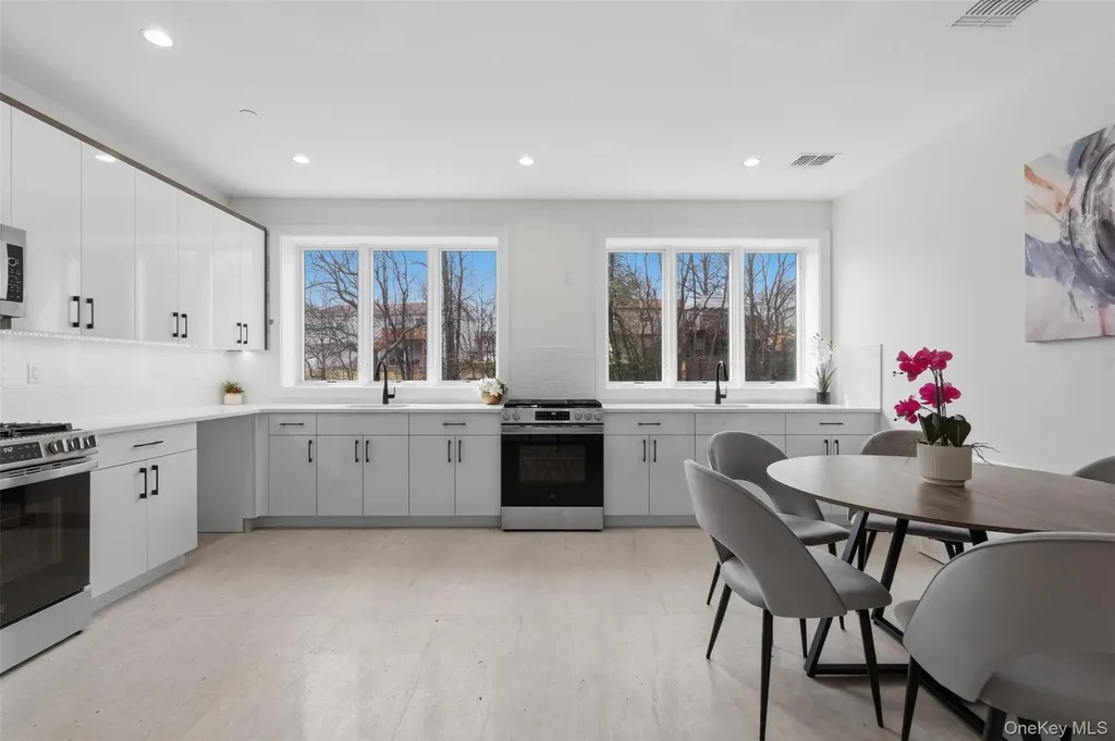 7 Valley Way Spring Valley NY 10977