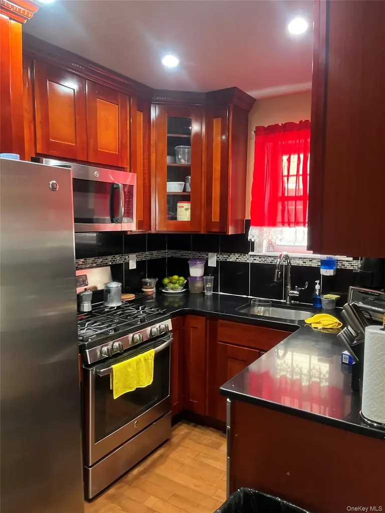 547 S 11th Avenue Mount Vernon NY 10550