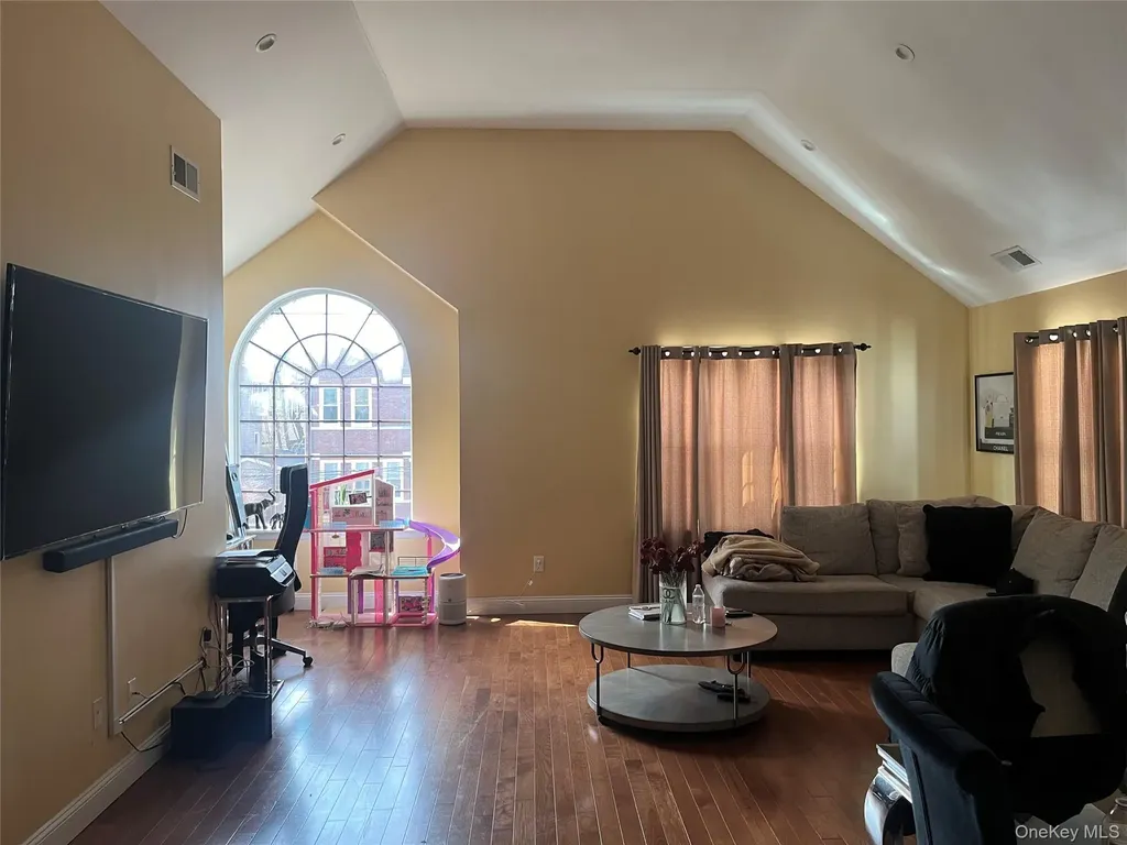 547 S 11th Avenue Mount Vernon NY 10550