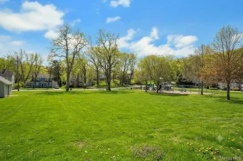 33 Roselle Avenue Pleasantville NY 10570