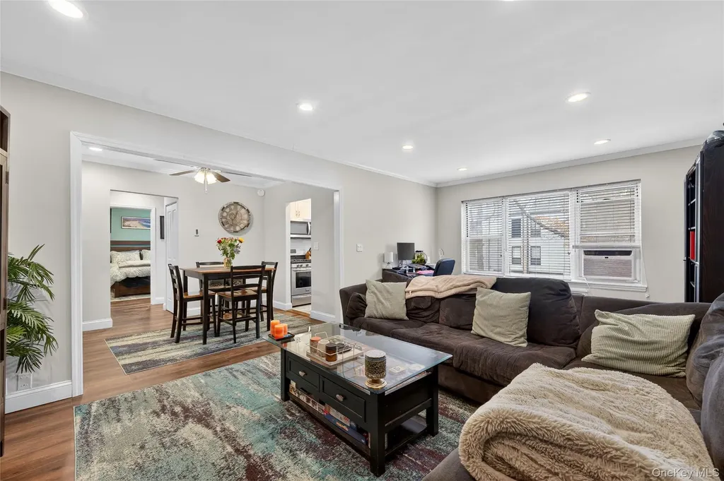 8 Wooleys Lane Great Neck NY 11023