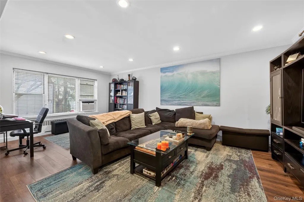 8 Wooleys Lane Great Neck NY 11023