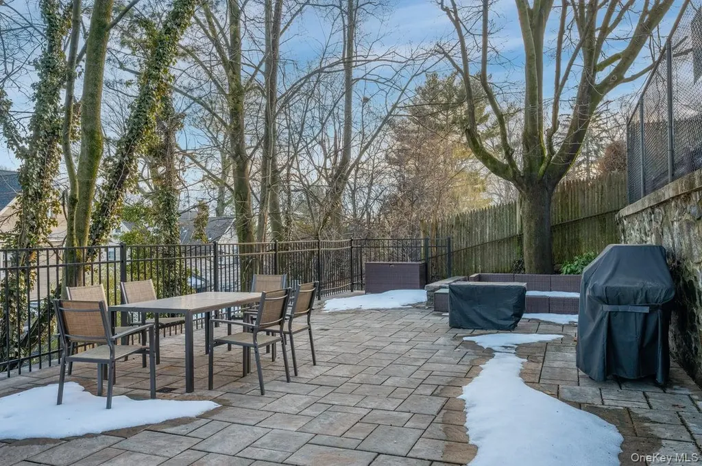 412 Munro Avenue Mamaroneck NY 10543
