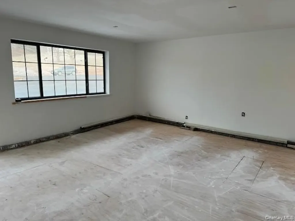 2960 Us Route 9w New Windsor NY 12553