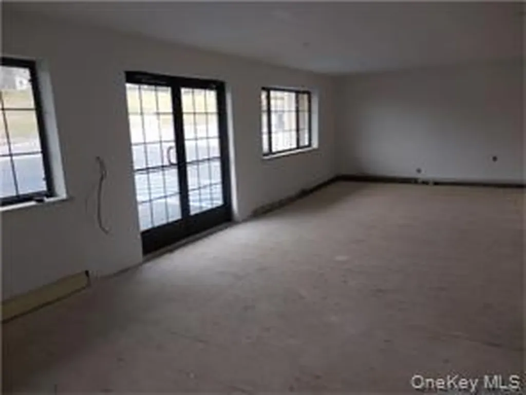 2960 Us Route 9w New Windsor NY 12553