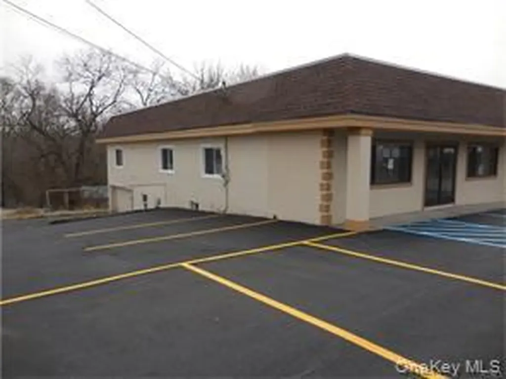 2960 Us Route 9w New Windsor NY 12553