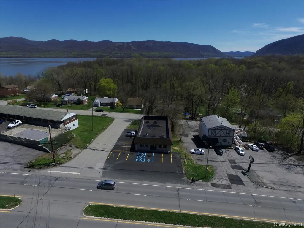 2960 Us Route 9w New Windsor NY 12553
