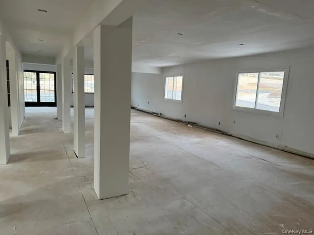 2960 Us Route 9w New Windsor NY 12553