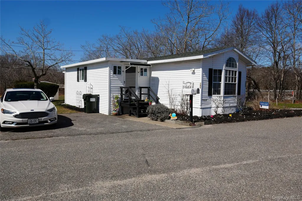 Calverton NY 11933