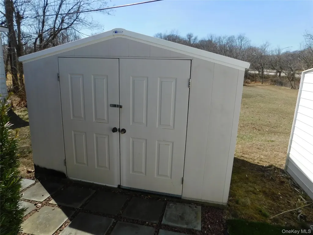 Calverton NY 11933