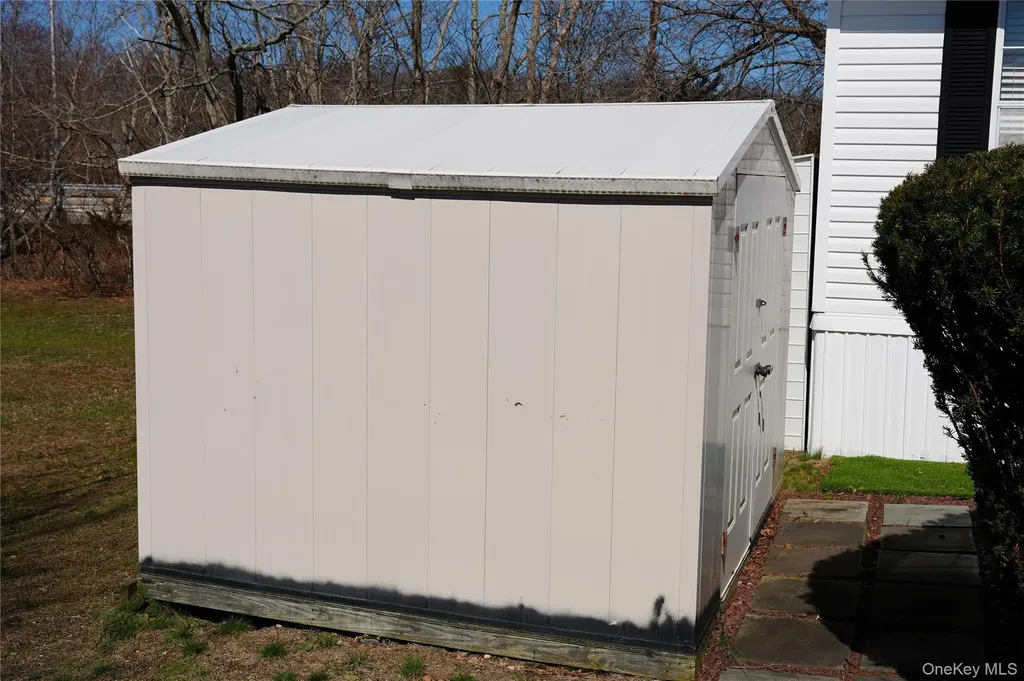 Calverton NY 11933