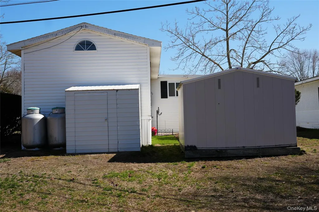 Calverton NY 11933