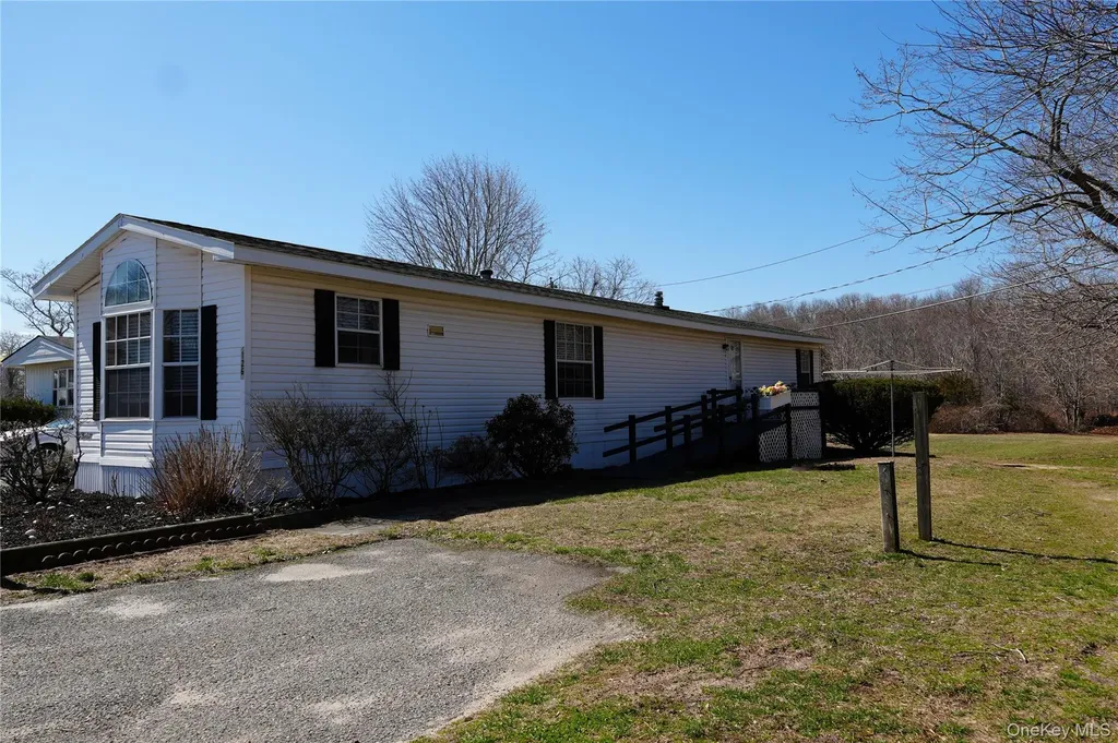 Calverton NY 11933