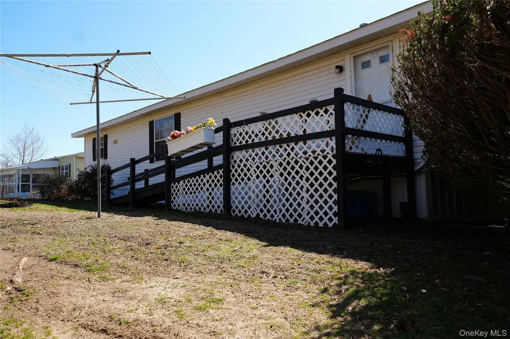 Calverton NY 11933