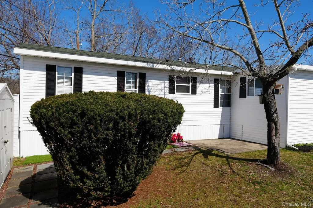 Calverton NY 11933