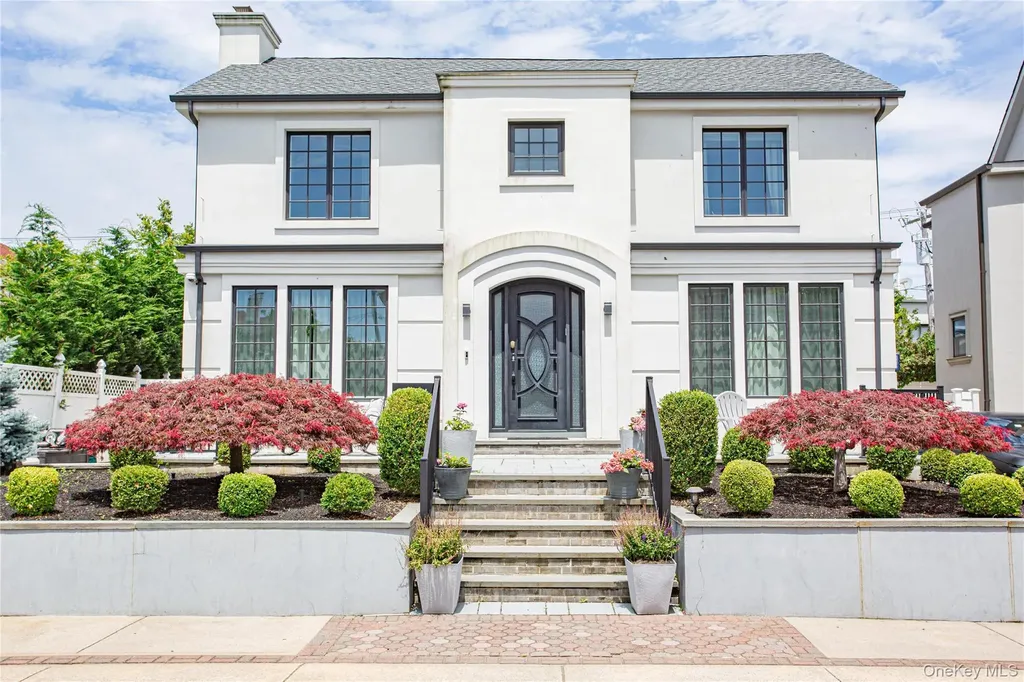 165 W Walnut Street Long Beach NY 11561
