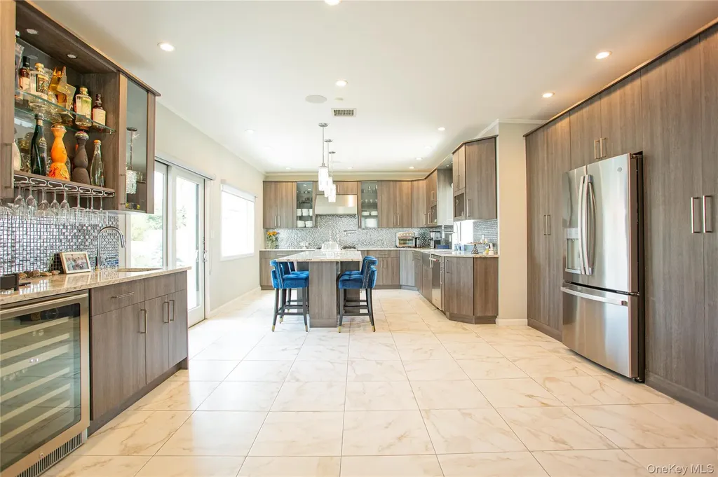165 W Walnut Street Long Beach NY 11561