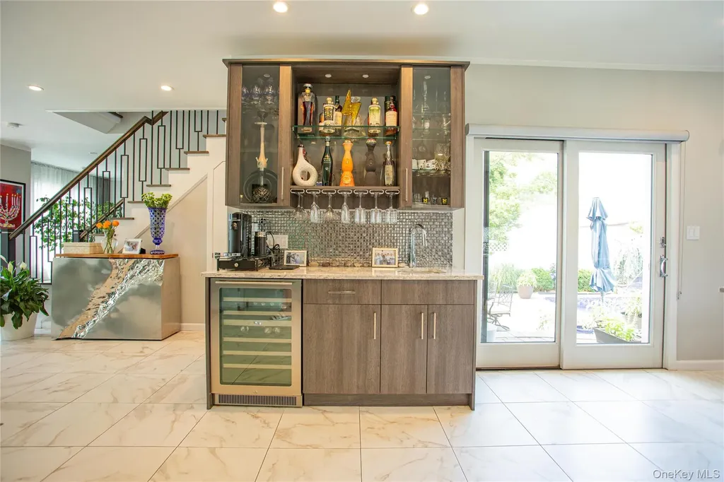 165 W Walnut Street Long Beach NY 11561