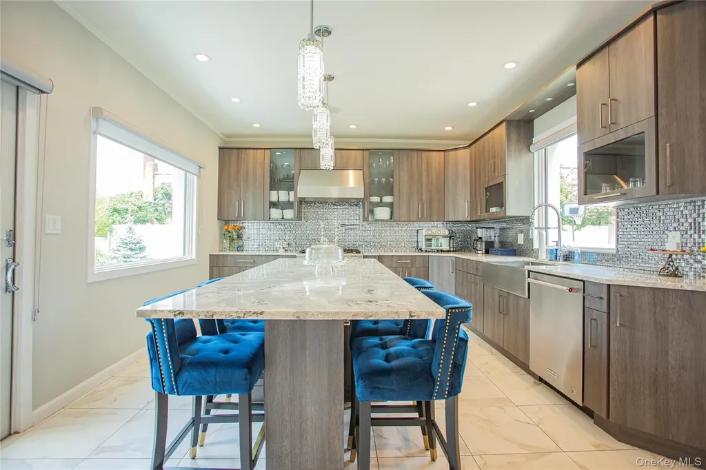 165 W Walnut Street Long Beach NY 11561