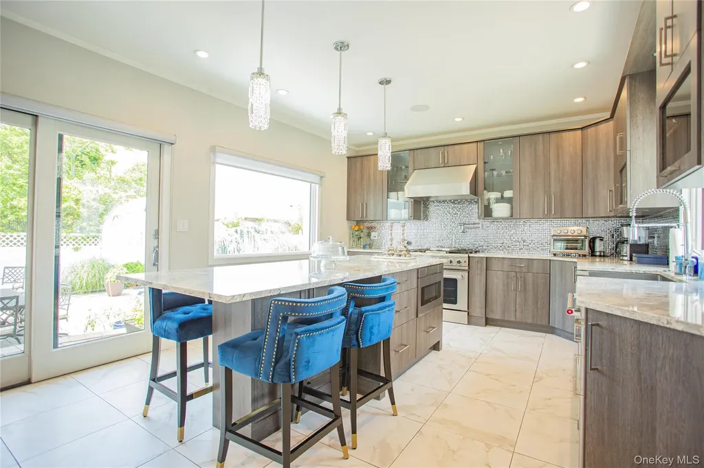 165 W Walnut Street Long Beach NY 11561