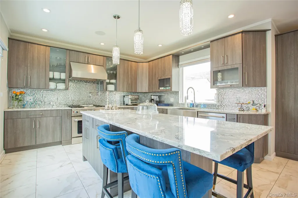 165 W Walnut Street Long Beach NY 11561