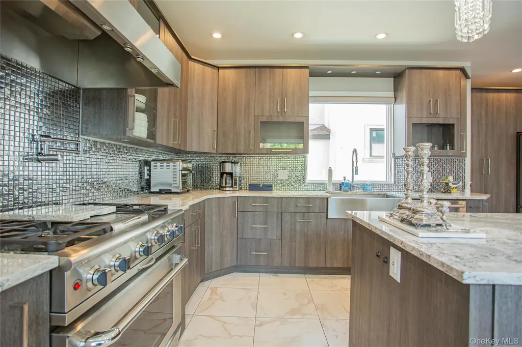 165 W Walnut Street Long Beach NY 11561