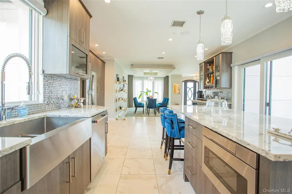 165 W Walnut Street Long Beach NY 11561