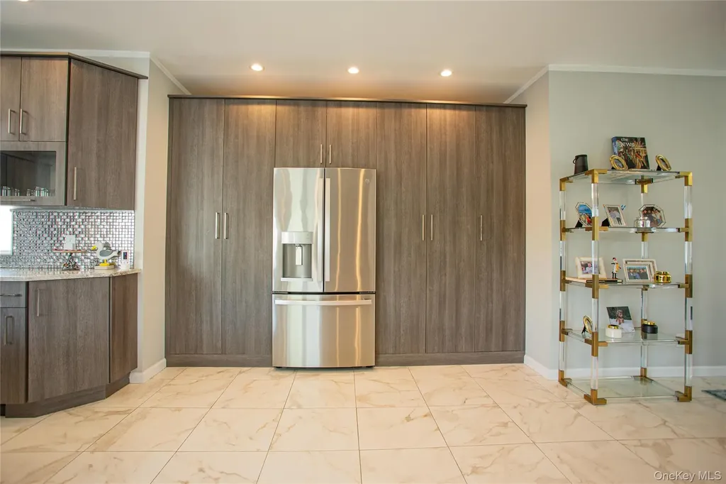 165 W Walnut Street Long Beach NY 11561