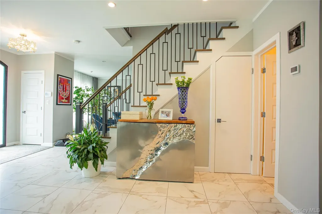 165 W Walnut Street Long Beach NY 11561