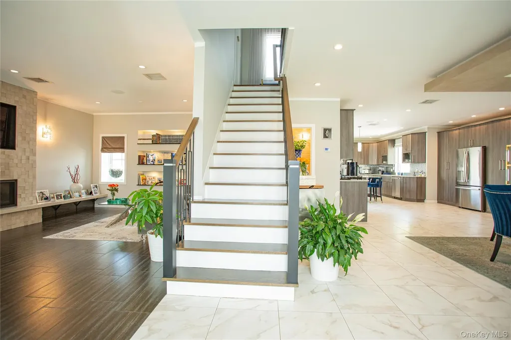 165 W Walnut Street Long Beach NY 11561