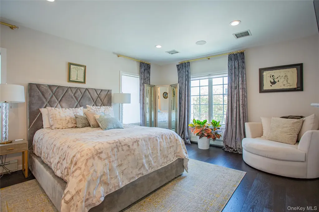 165 W Walnut Street Long Beach NY 11561