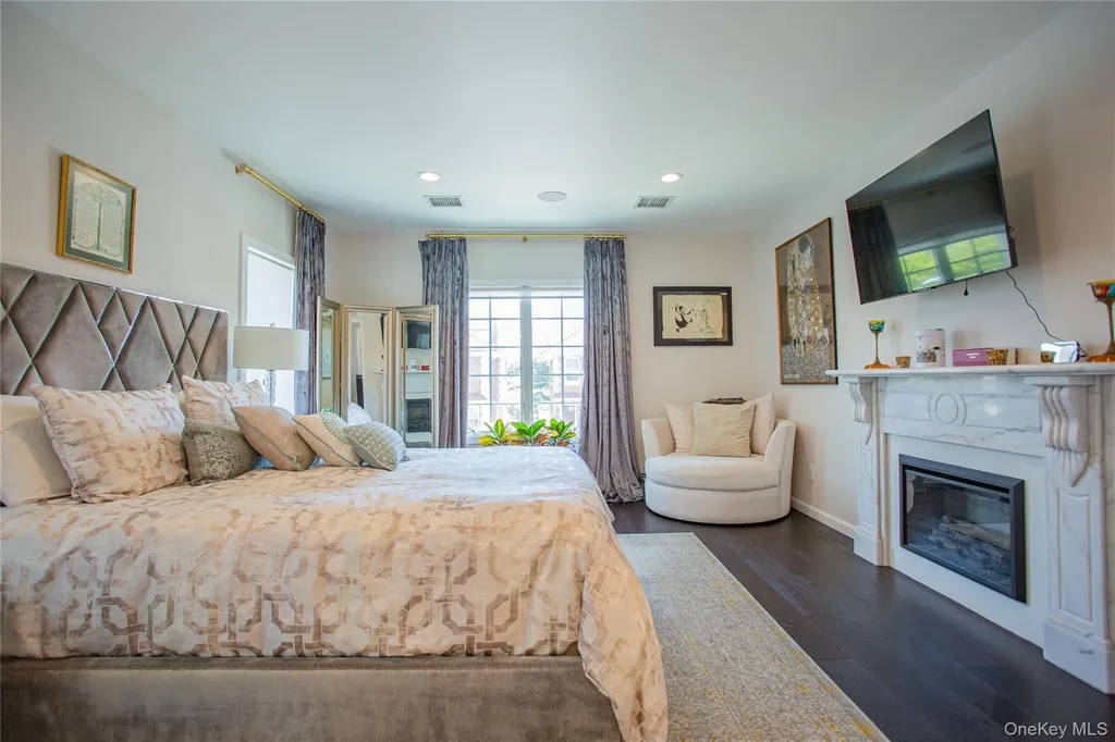 165 W Walnut Street Long Beach NY 11561