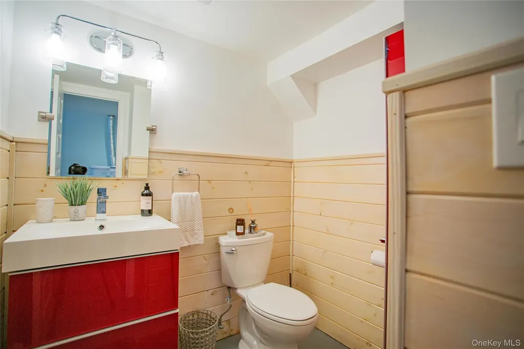 165 W Walnut Street Long Beach NY 11561