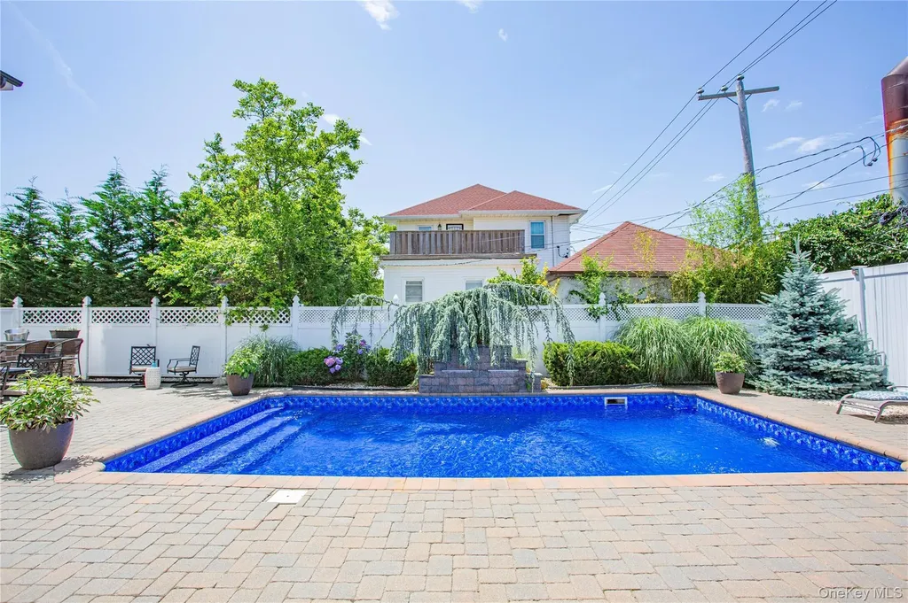 165 W Walnut Street Long Beach NY 11561