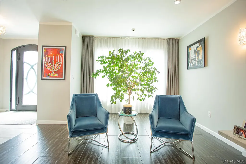 165 W Walnut Street Long Beach NY 11561