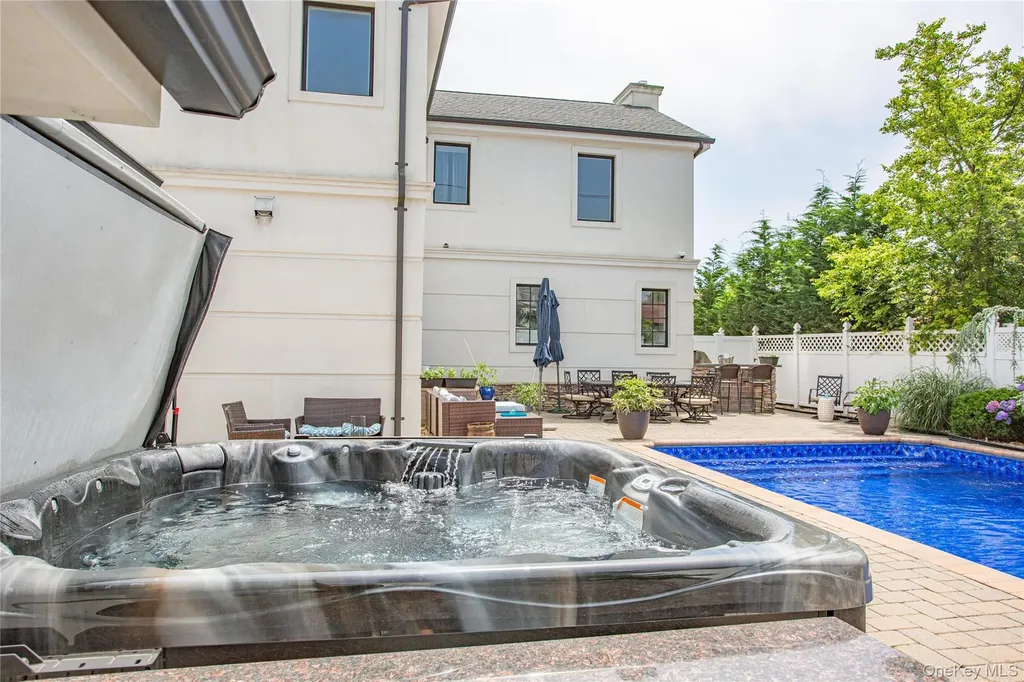 165 W Walnut Street Long Beach NY 11561