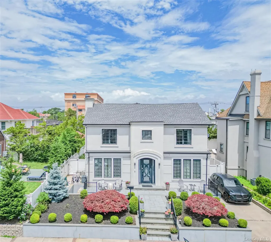 165 W Walnut Street Long Beach NY 11561