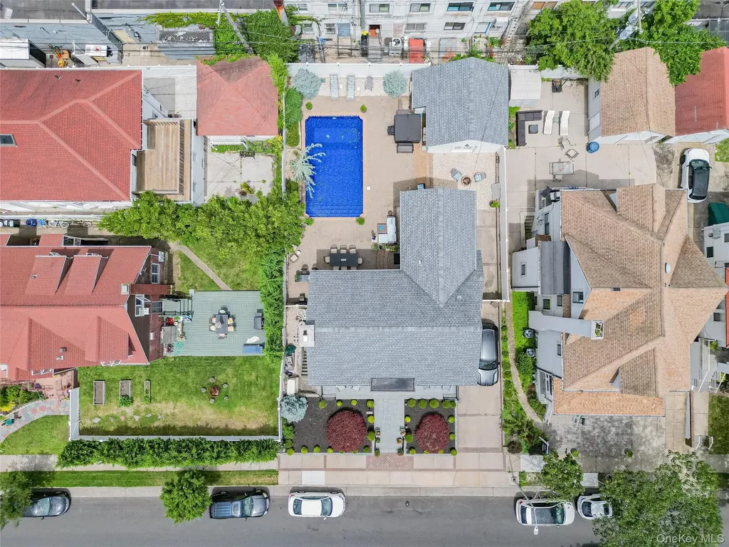 165 W Walnut Street Long Beach NY 11561