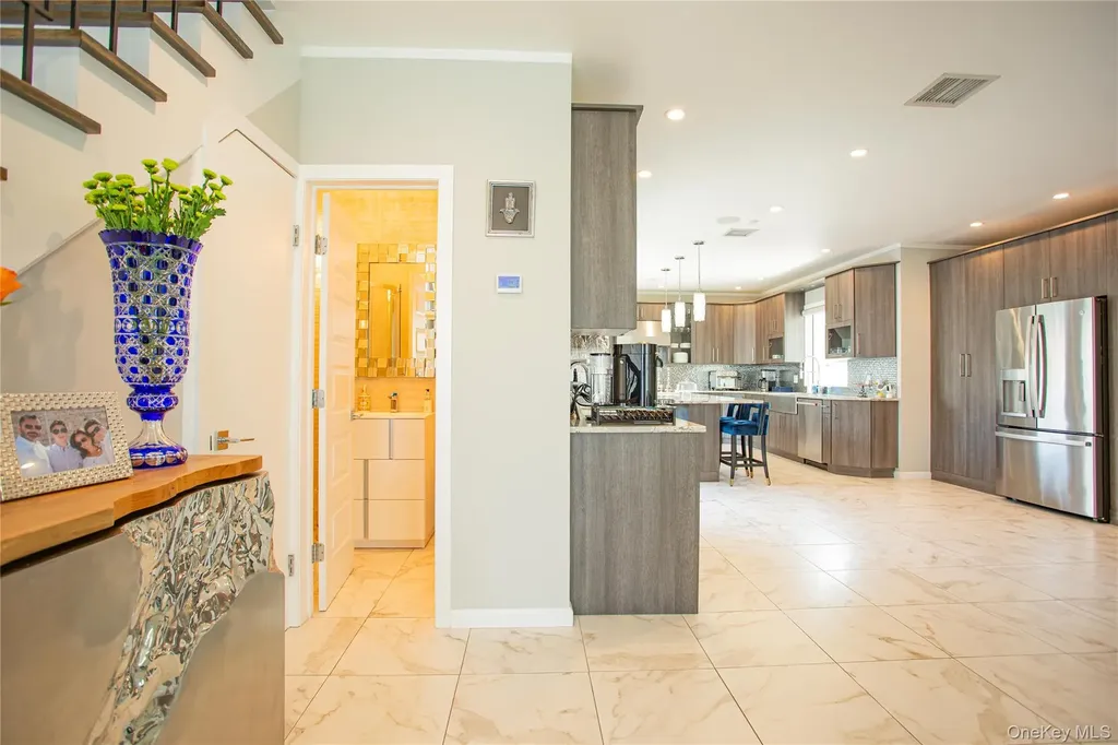 165 W Walnut Street Long Beach NY 11561