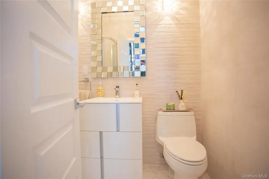 165 W Walnut Street Long Beach NY 11561