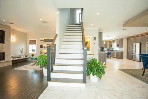 165 W Walnut Street Long Beach NY 11561