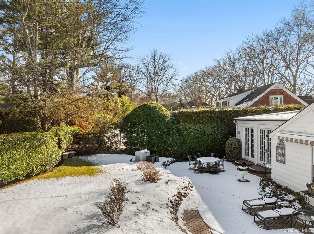 9 Chester Drive Great Neck NY 11021